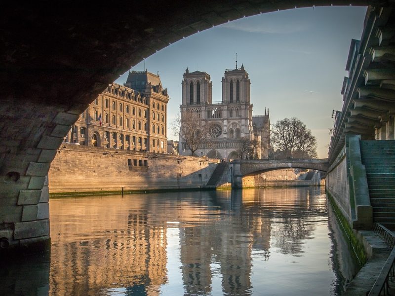 notredame-4688554_1280